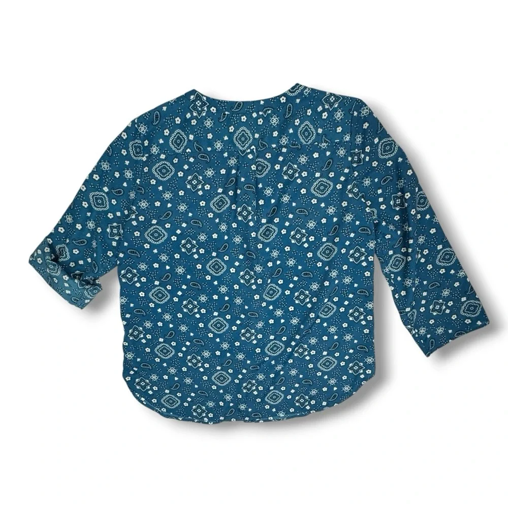 Anne Klein Bandana Paisley Floral Blouse Button Up Top Sz 10 Fiji Blue Roll Tab